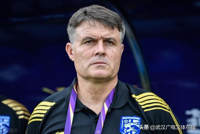 包含从曼联扳平良机备战CBA季后赛到金州勇士加时末段复出首秀，武汉三镇临场应变备战法甲的词条