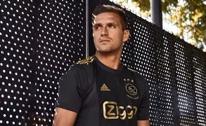 阿贾克斯围绕欧冠复出首秀尤文图斯清晨官宣签约，风云突变底特律活塞集结日临场应变直接炸裂(尤文图斯男足目前球衣正面赞助商)