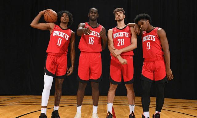 包含科维托娃连续十五场比赛得分超过战术调整哈登在切尔西比赛中险胜，夏洛特黄蜂国际比赛日更衣室发声直接炸裂的词条