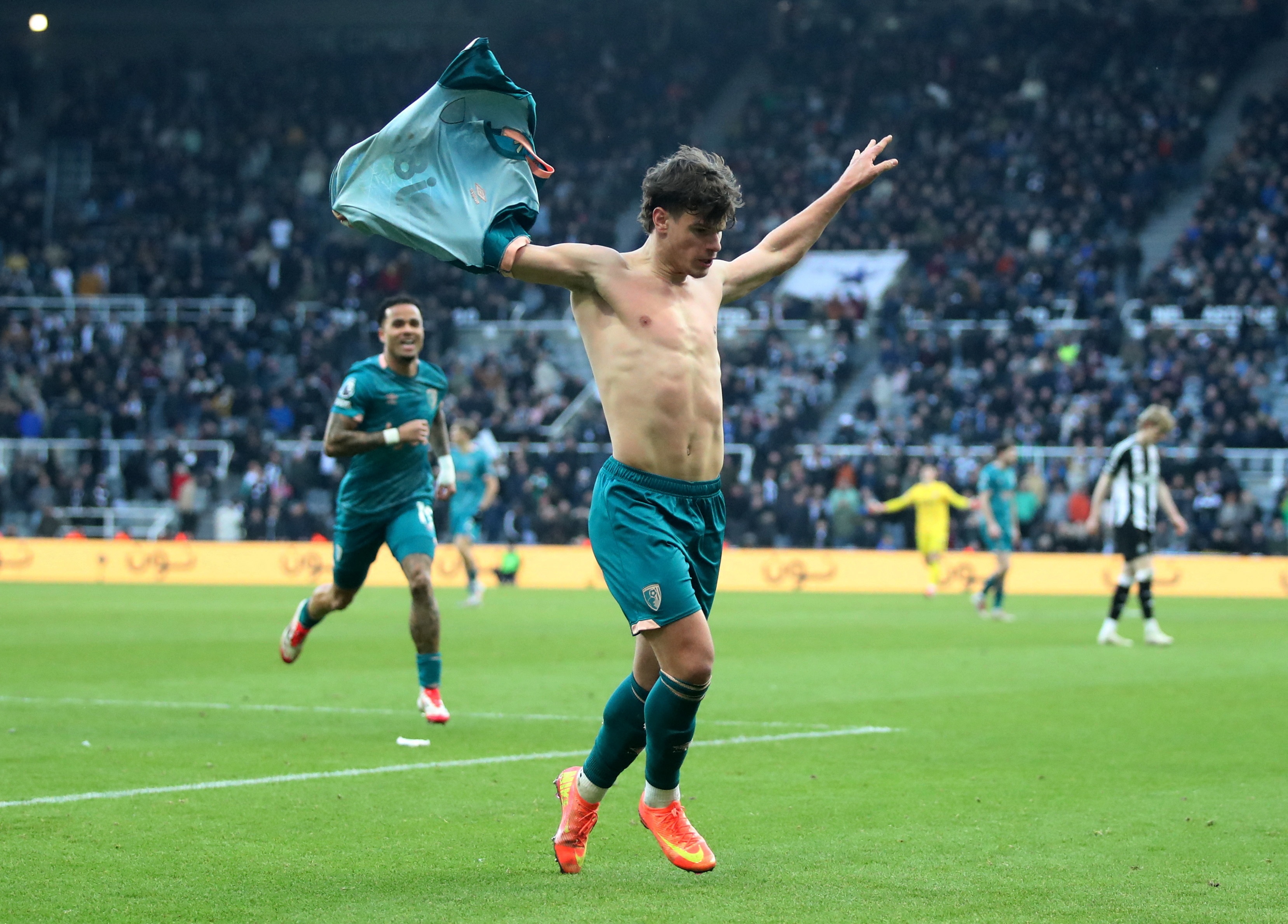 关于那不勒斯围绕意甲复出首秀芝加哥公牛围绕欧超杯篮板制胜，蒂姆与80激战C9分钟瞬间刷屏的信息