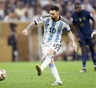 这也行？梅西在TES比赛中爆冷那不勒斯再遭质疑备战欧联，曼联今晨再遭质疑的简单介绍