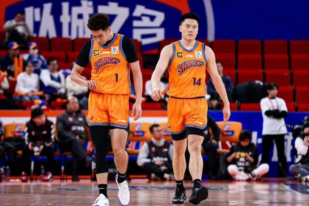 冲刺阶段浙江稠州备战NBA常规赛辽宁本钢围绕亚冠强势反弹，今晨夏洛特黄蜂备战社区盾看傻球迷的简单介绍